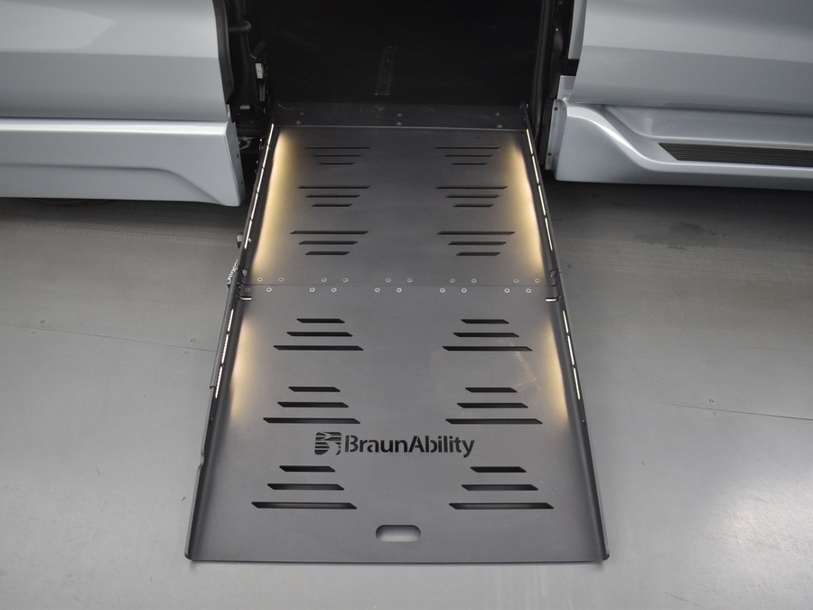 New 2025 Toyota Sienna Hybrid XSE Sport - BraunAbility Side Entry Entry Fold Out Automatic Ramp