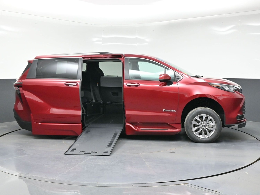 New 2026 Toyota Sienna Hybrid XLE Add - BraunAbility Side Entry In Floor Automatic Ramp