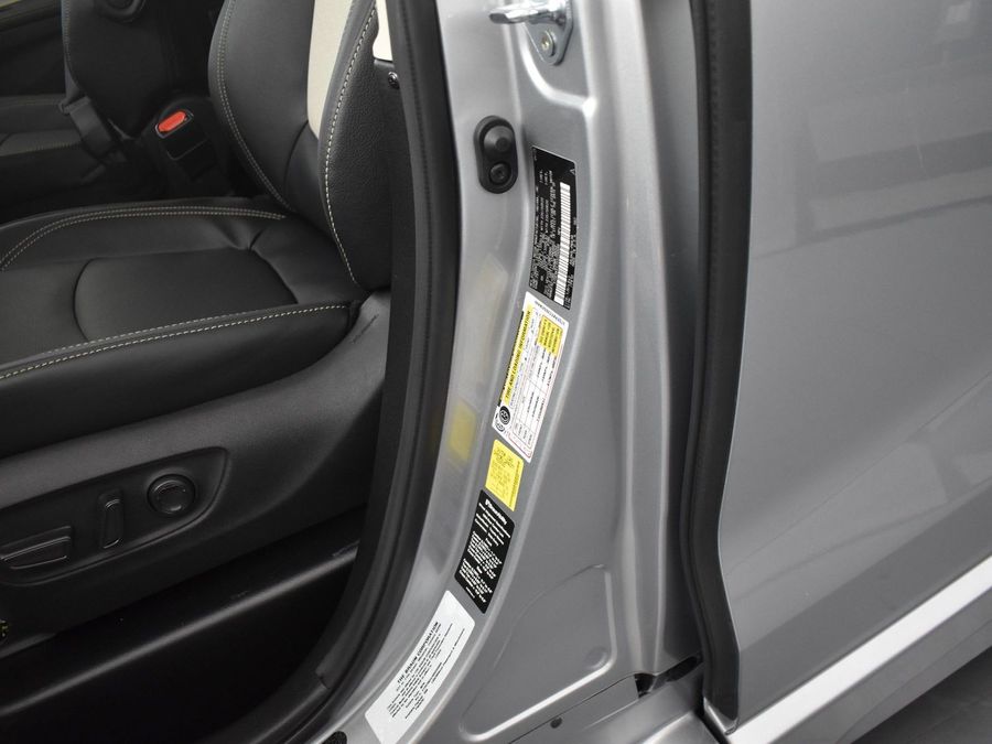 New 2025 Toyota Sienna Hybrid Platinum - BraunAbility Side Entry Entry Fold Out Automatic Ramp