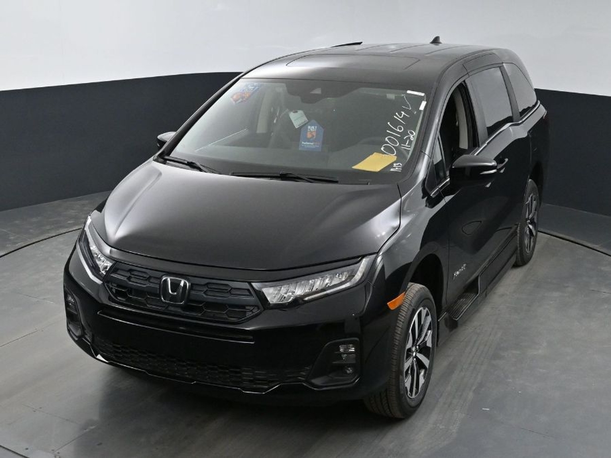 Black Honda Odyssey image number 22
