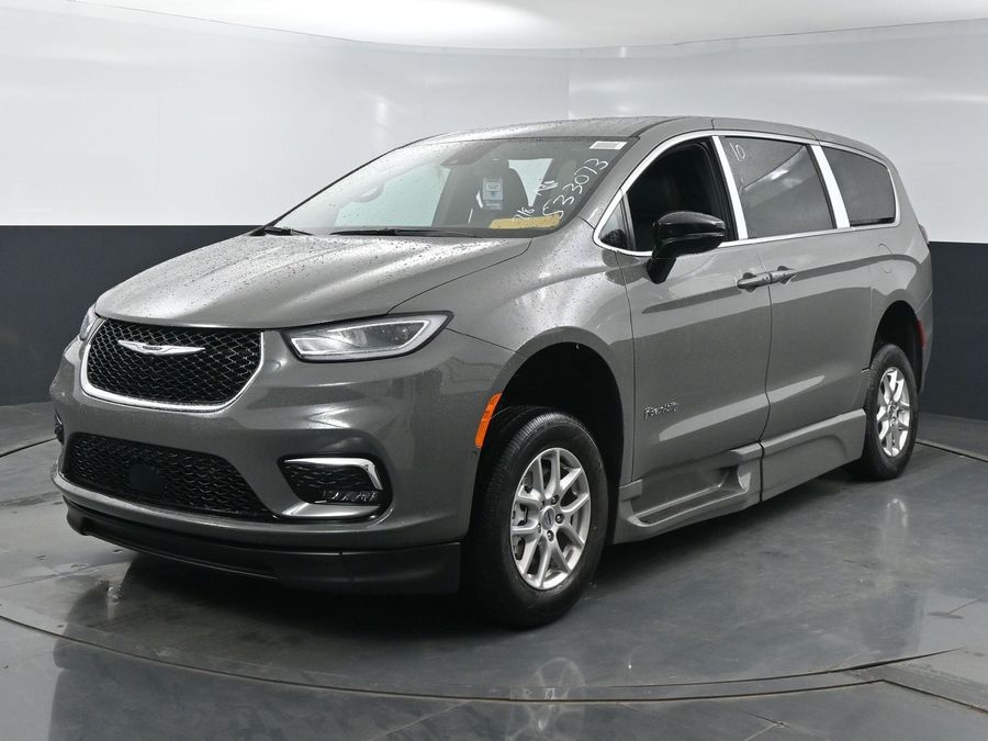 New 2025 Chrysler Pacifica Select Safety - BraunAbility Side Entry Entry Fold Out Automatic Ramp