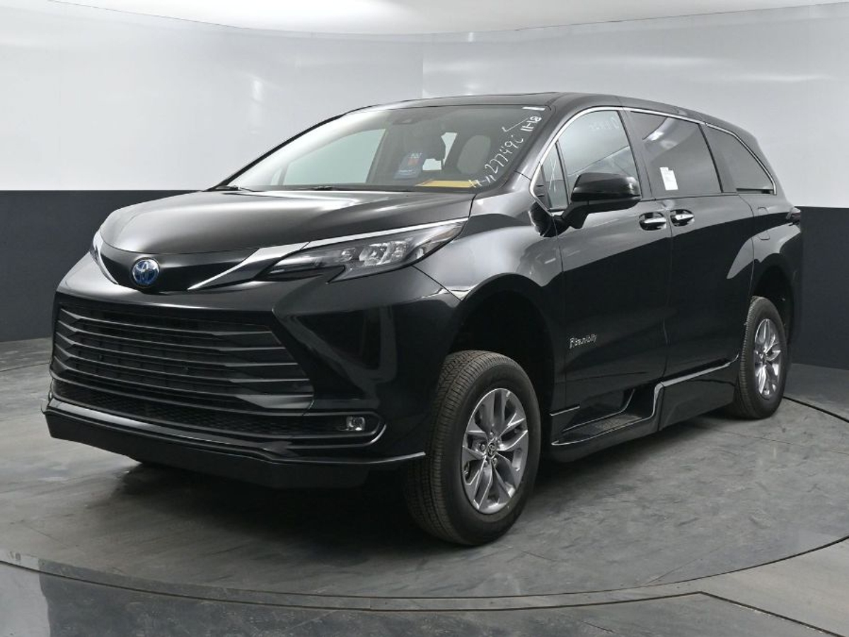 2025 TOYOTA SIENNA - Image 8