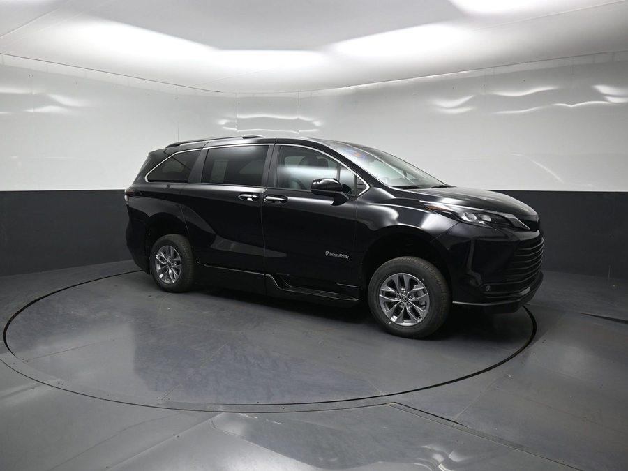 New 2026 Toyota Sienna Hybrid XLE Add - BraunAbility Side Entry Fold Out Automatic Ramp