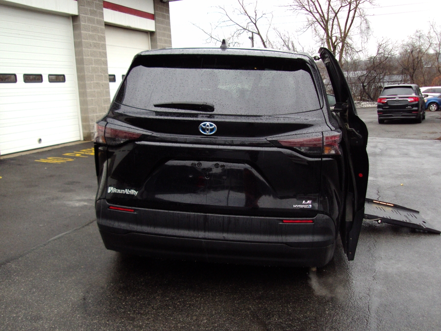 Used 2024 Toyota Sienna Hybrid LE Base - BraunAbility Side Entry Entry Fold Out Automatic Ramp
