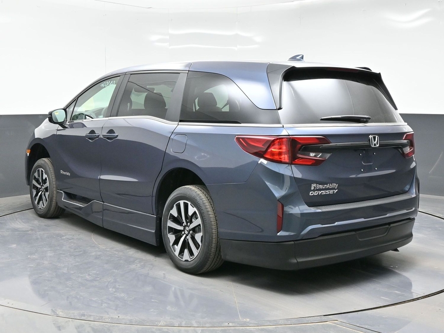 Blue Honda Odyssey image number 4