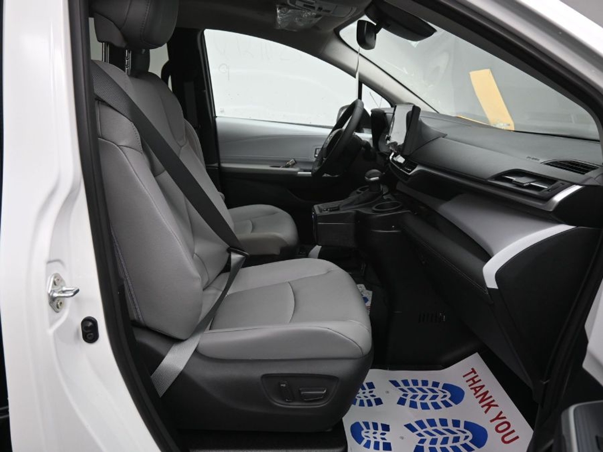 2025 TOYOTA SIENNA - Image 9