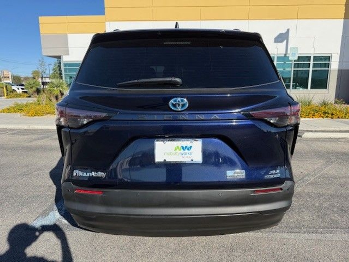 2024 TOYOTA SIENNA - Image 8