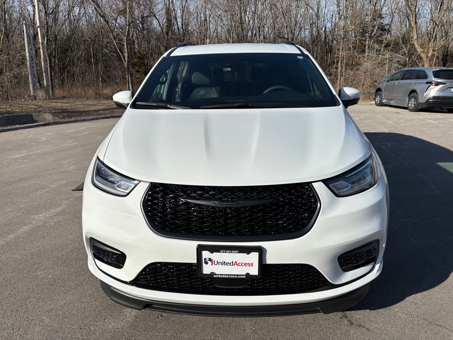 Used 2023 Chrysler Pacifica Touring L Sport - BraunAbility Side Entry Entry In Floor Automatic Ramp