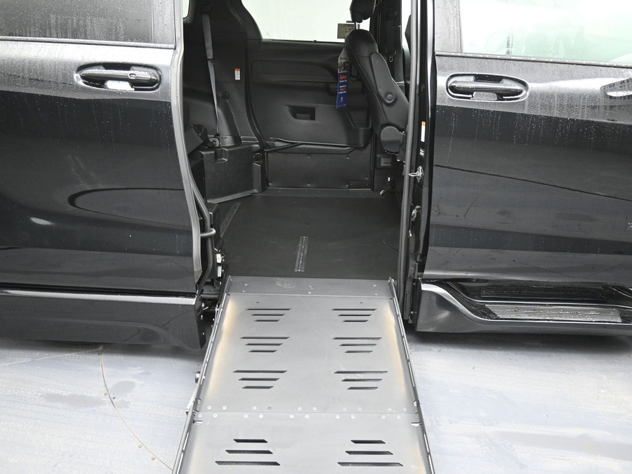 New 2025 Toyota Sienna Hybrid XSE Sport - BraunAbility Side Entry Entry Fold Out Automatic Ramp