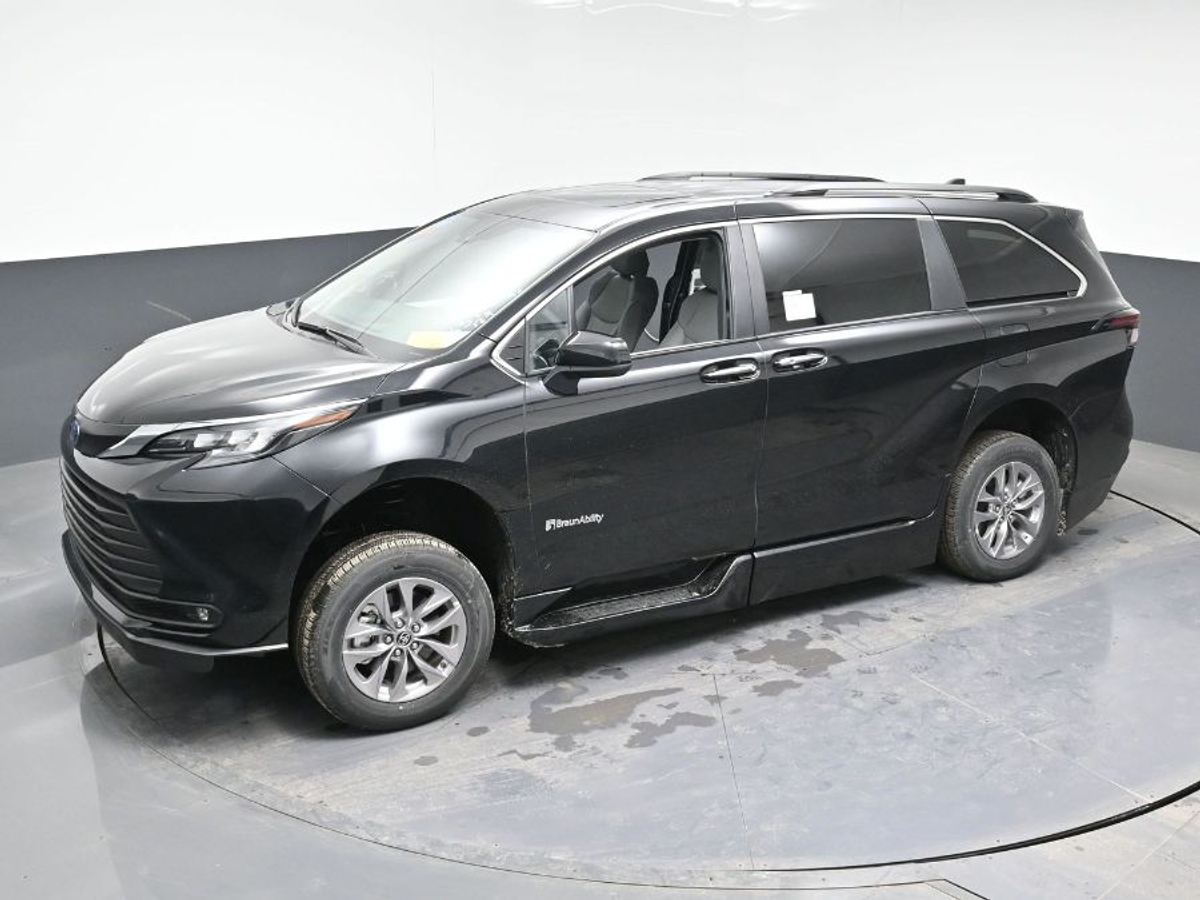 2025 TOYOTA SIENNA - Image 24