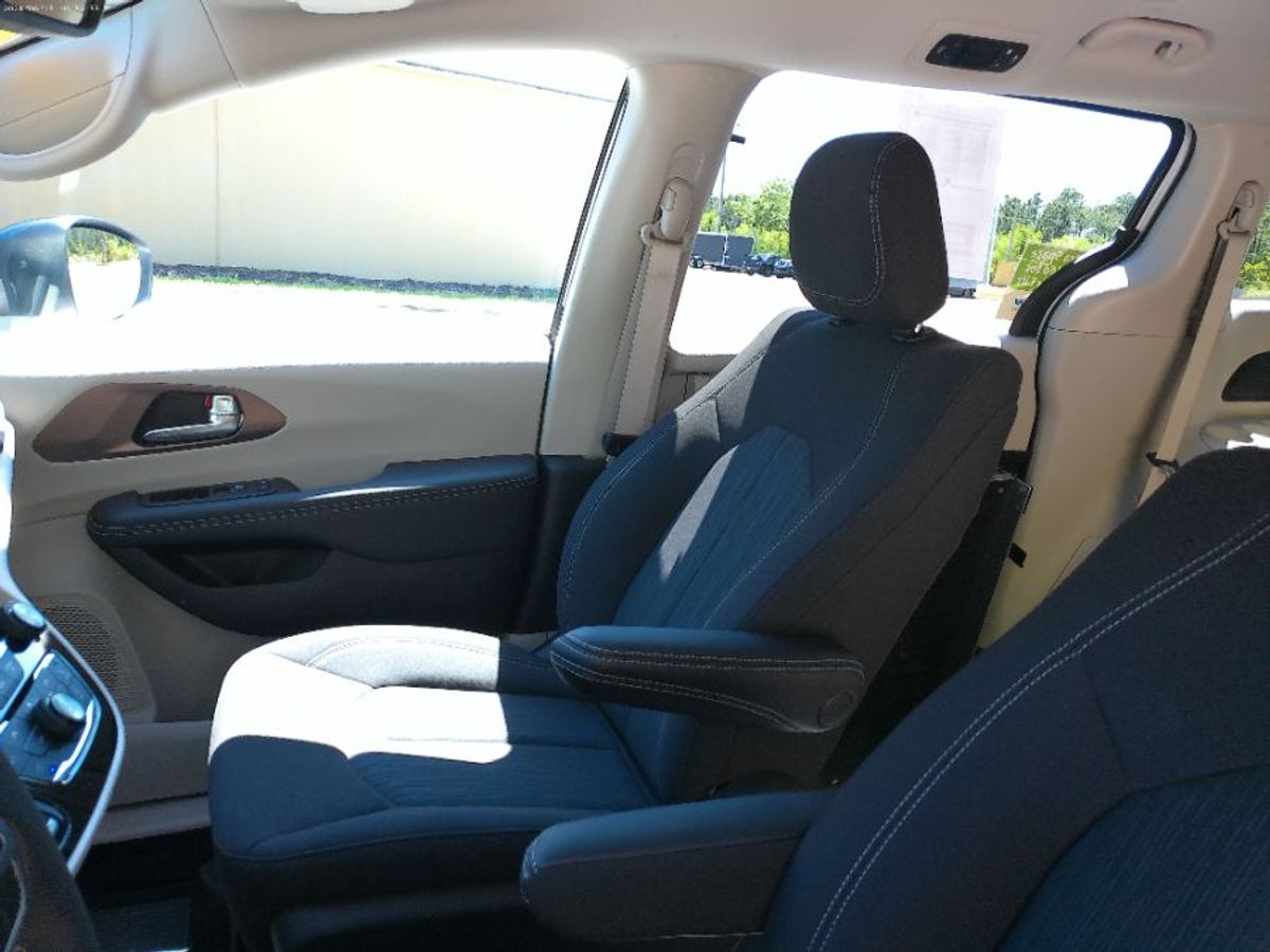 2024 CHRYSLER VOYAGER - Image 16