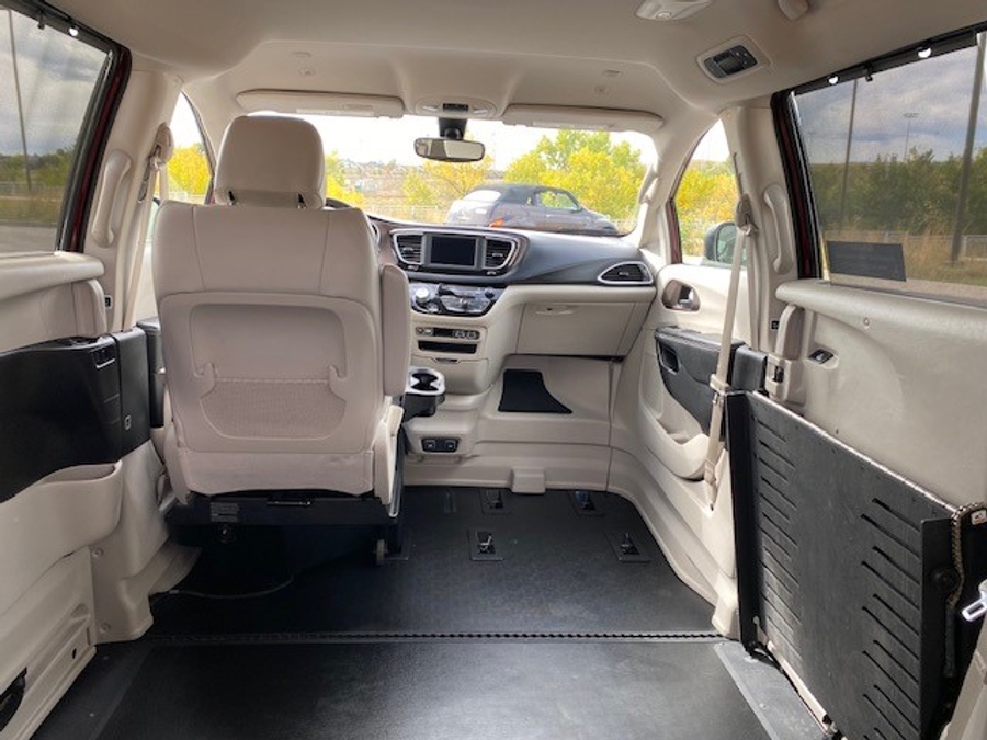 Used 2021 Chrysler Voyager LXi - BraunAbility Side Entry Entry Fold Out Automatic Ramp