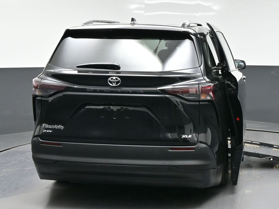Black Toyota Sienna image number 5
