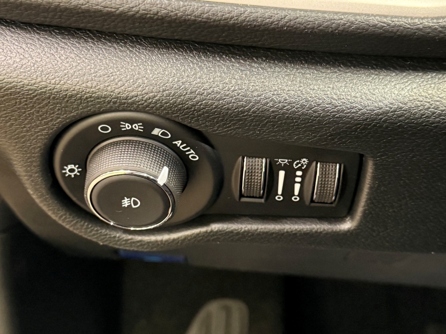 Número de imagen Chrysler Pacifica negro 19