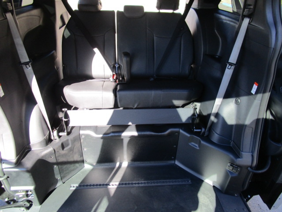 New 2025 Toyota Sienna Hybrid XSE - BraunAbility Side Entry Entry Fold Out Automatic Ramp
