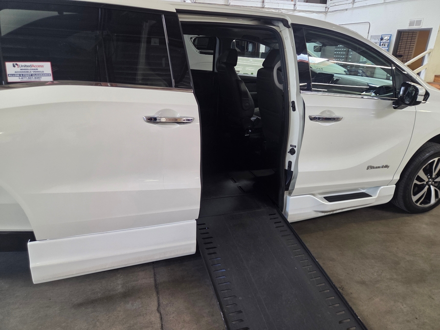 Used 2019 Honda Odyssey Elite - BraunAbility Side Entry In Floor Automatic Ramp