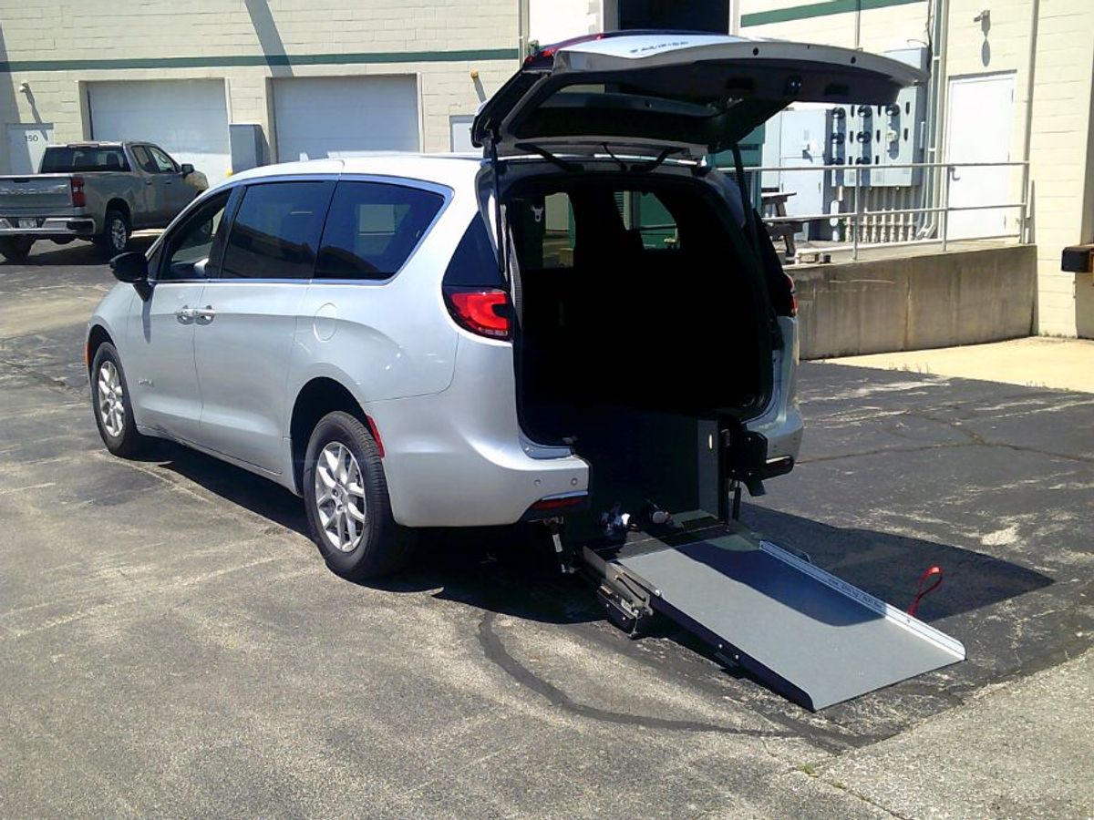 2024 CHRYSLER PACIFICA - Image 3