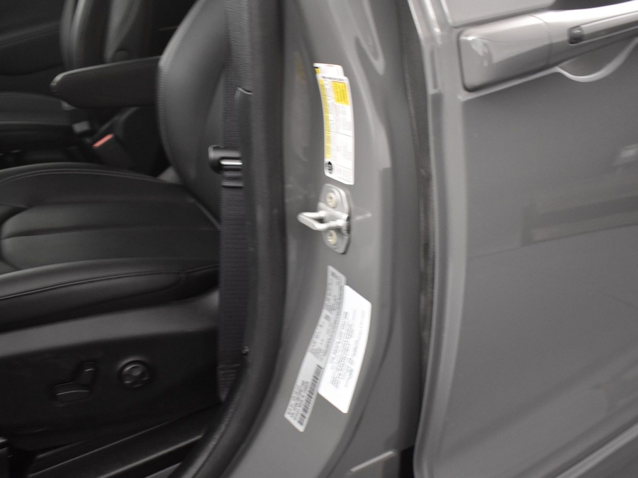 New 2025 Chrysler Pacifica Select Safety - BraunAbility Side Entry Entry Fold Out Automatic Ramp