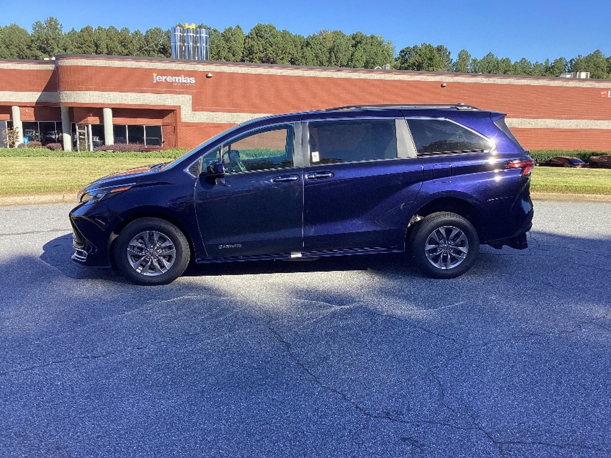 2024 TOYOTA SIENNA - Image 4