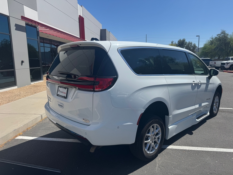 Used 2023 Chrysler Pacifica Touring L Safety - BraunAbility Side Entry Entry In Floor Automatic Ramp