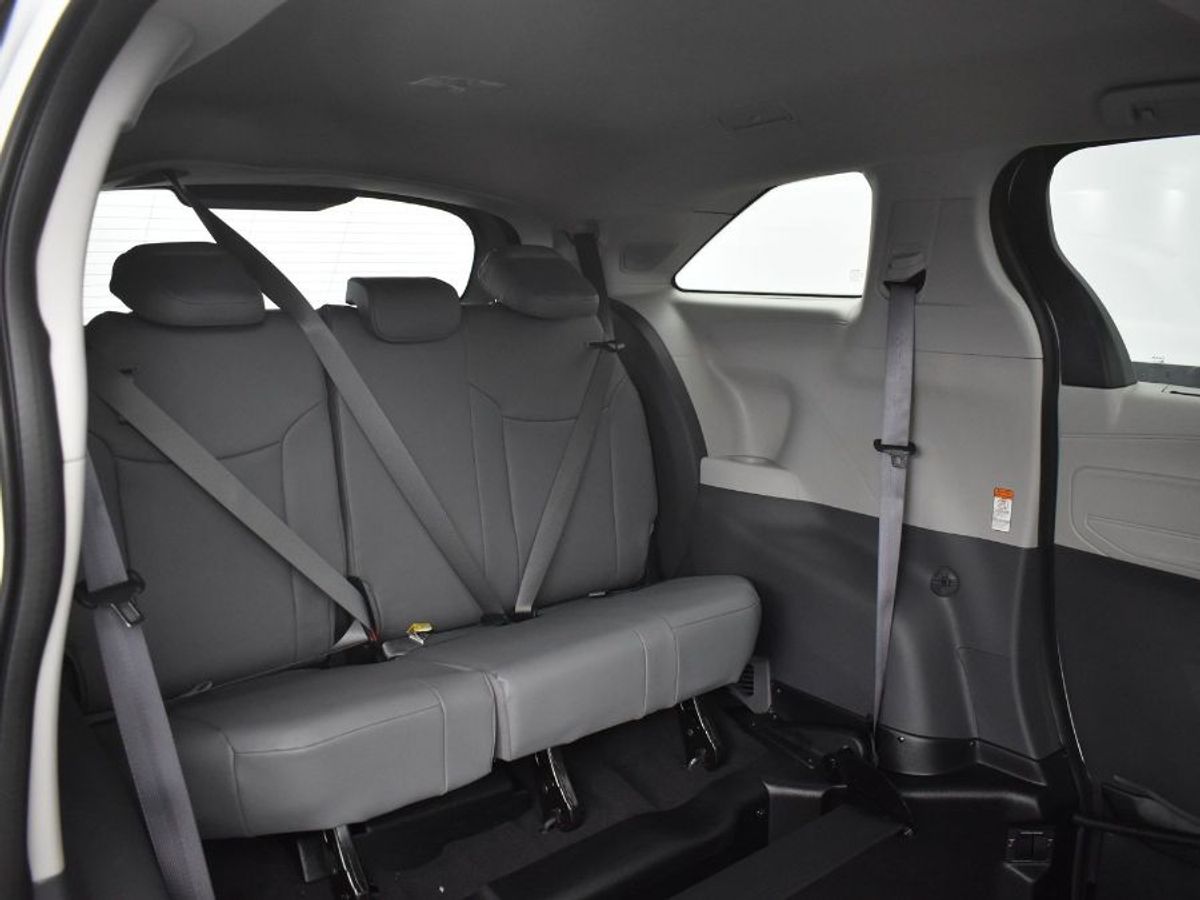 2024 TOYOTA SIENNA - Image 3