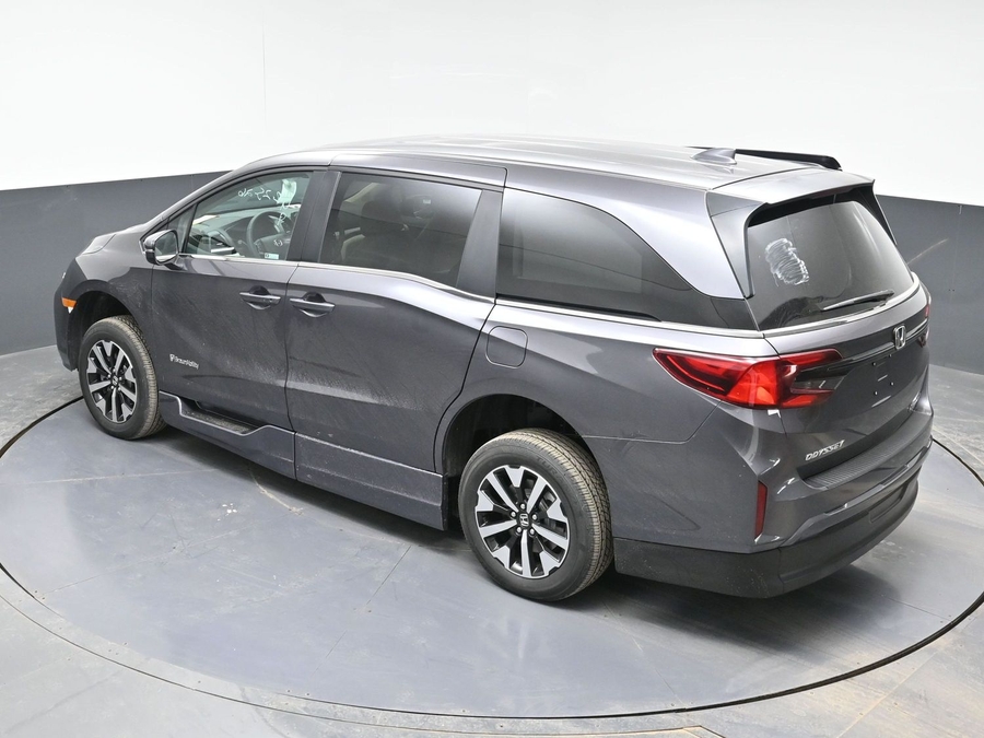 Grey Honda Odyssey image number 24