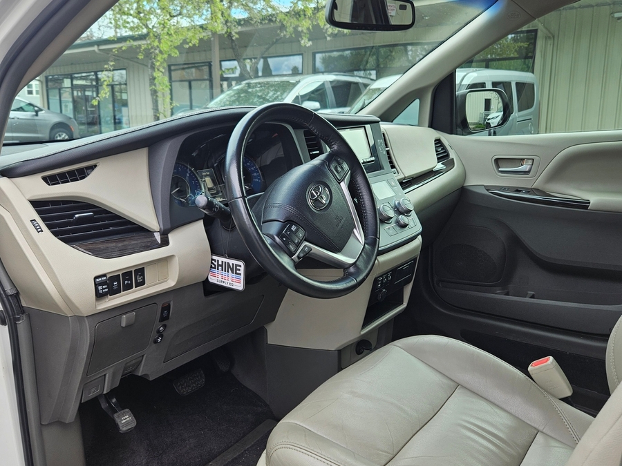 Used 2015 TOYOTA SIENNA XLE - VMI Side Entry Entry In Floor Automatic Ramp