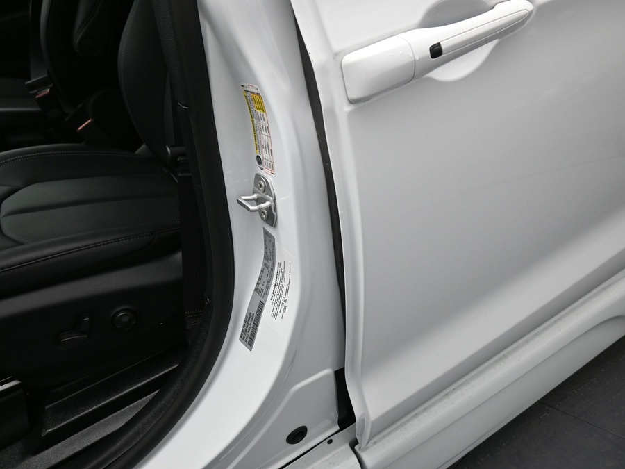 New 2025 Chrysler Pacifica Select Safety - BraunAbility Side Entry Entry In Floor Automatic Ramp