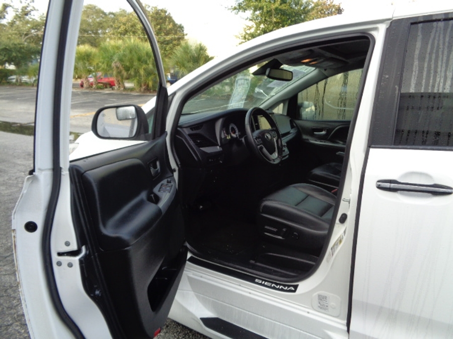 Used 2020 Toyota Sienna SE Premium - VMI Side Entry In Floor Automatic Ramp