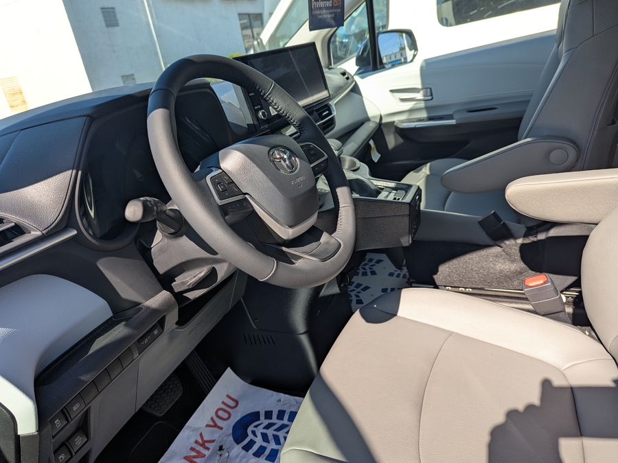 Black Toyota Sienna image number 4