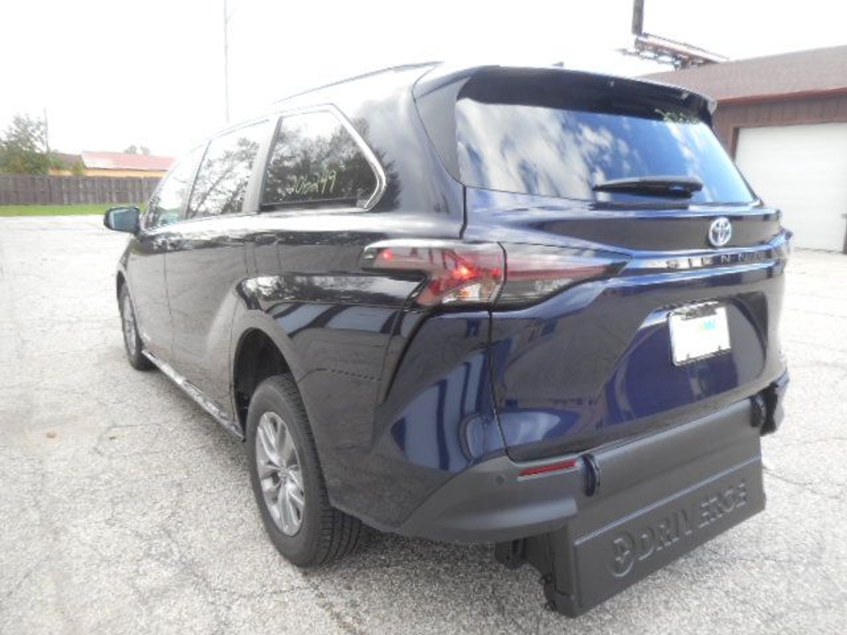 2024 TOYOTA SIENNA - Image 5