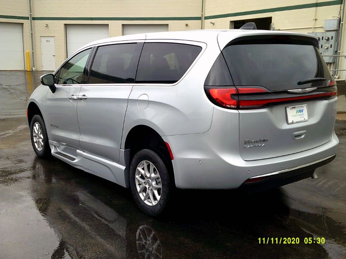 2023 CHRYSLER PACIFICA - Image 5