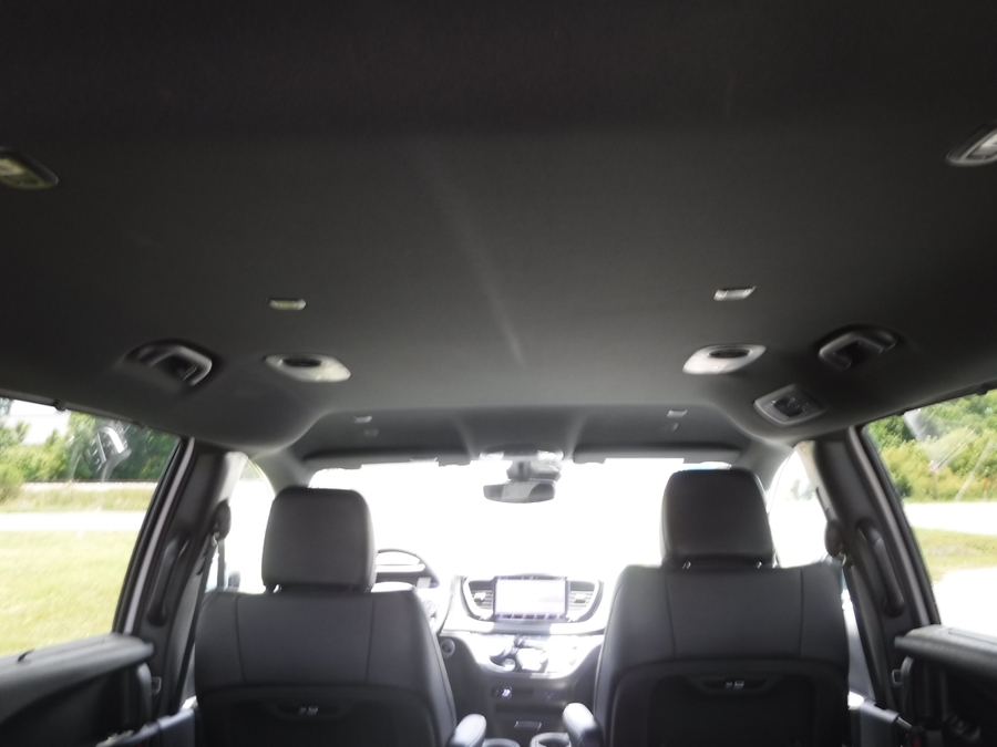 White Chrysler Pacifica image number 10