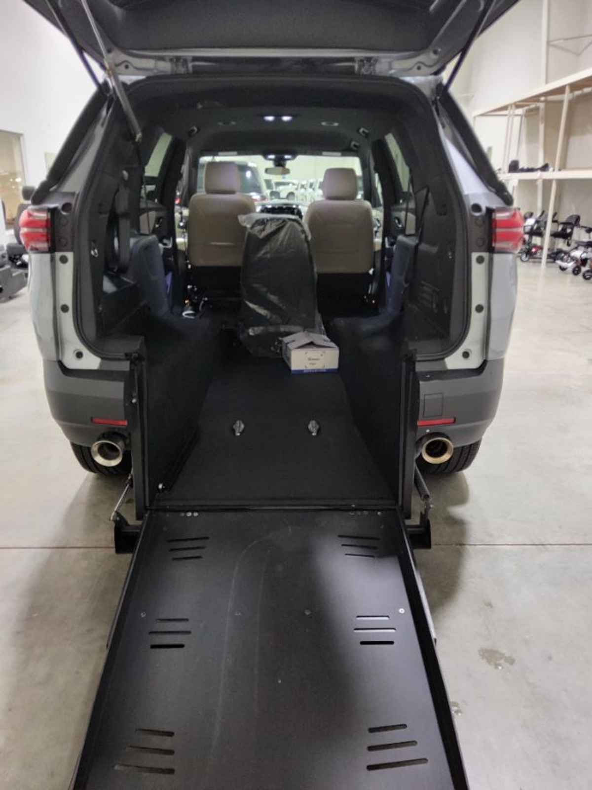 2023 CHEVROLET TRAVERSE - Image 17