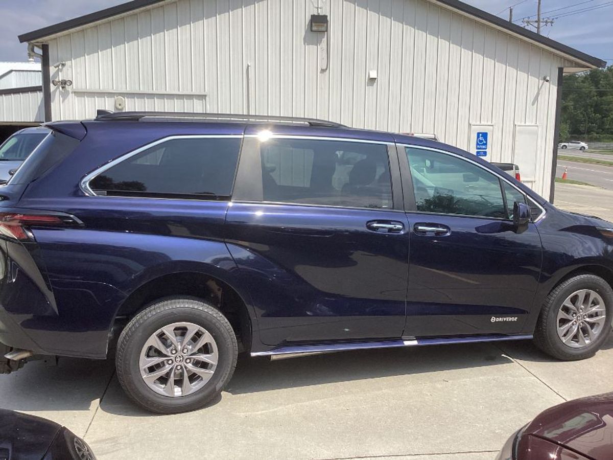 2024 TOYOTA SIENNA - Image 13