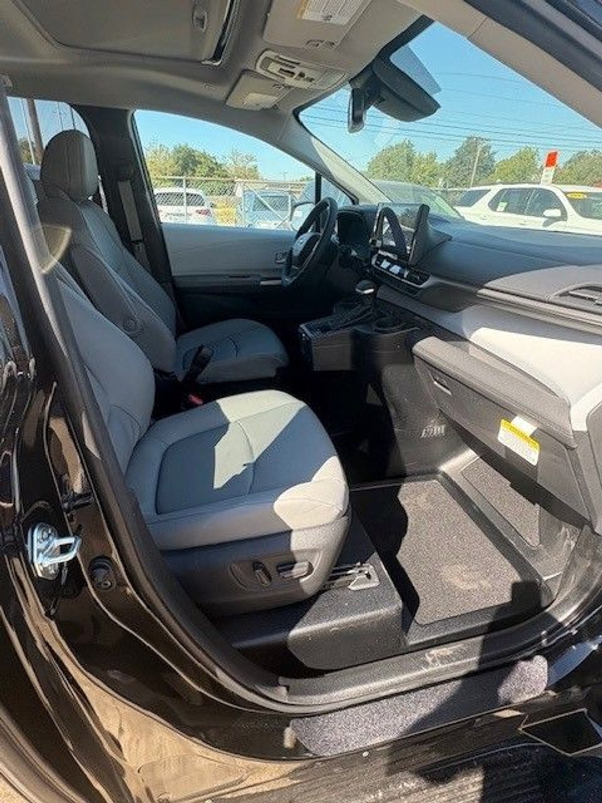 2025 TOYOTA SIENNA - Image 3