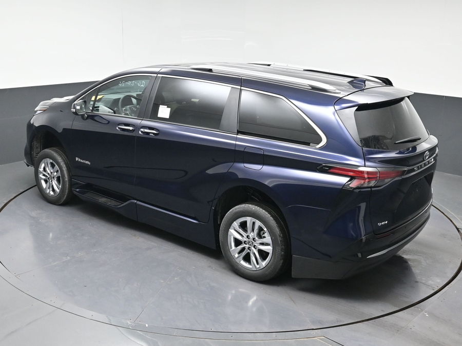New 2026 Toyota Sienna Hybrid Limited - BraunAbility Side Entry In Floor Automatic Ramp