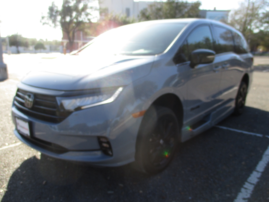 Used 2023 Honda Odyssey Sport - BraunAbility Side Entry Entry In Floor Automatic Ramp