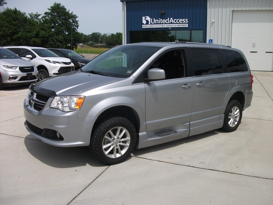 Used 2019 Dodge Grand Caravan SXT - BraunAbility Side Entry Entry Fold Out Automatic Ramp