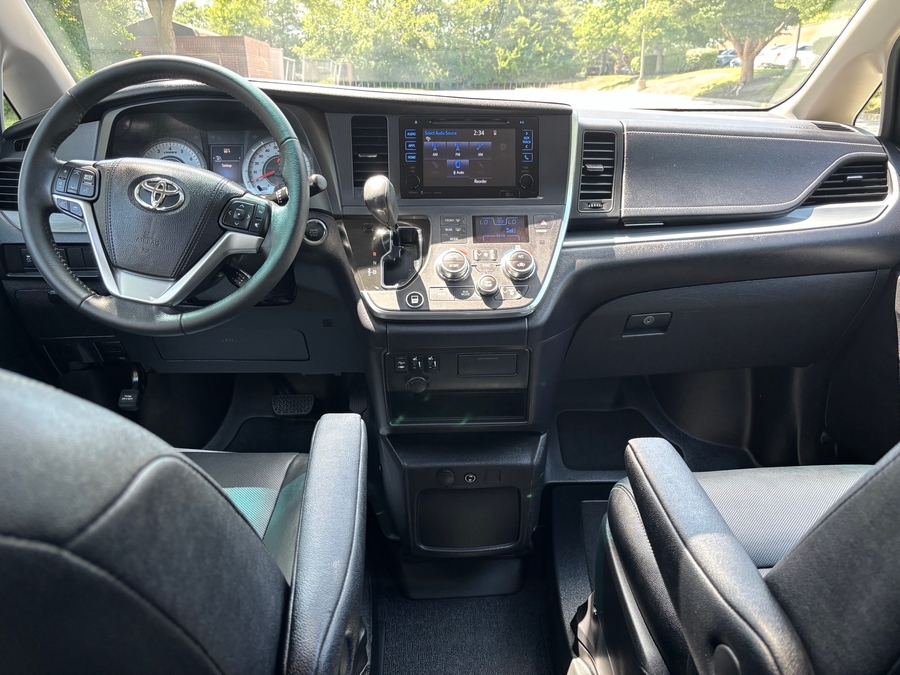 Used 2016 Toyota Sienna SE - BraunAbility Side Entry In Floor Automatic Ramp