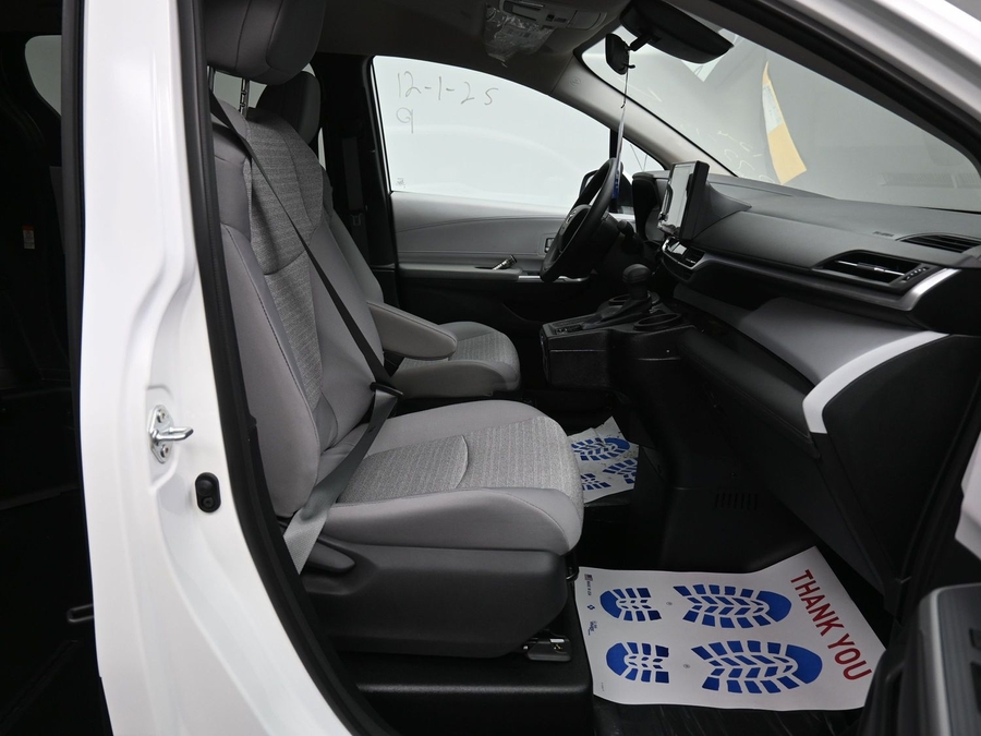 New 2025 Toyota Sienna Hybrid LE - BraunAbility Side Entry Entry Fold Out Automatic Ramp