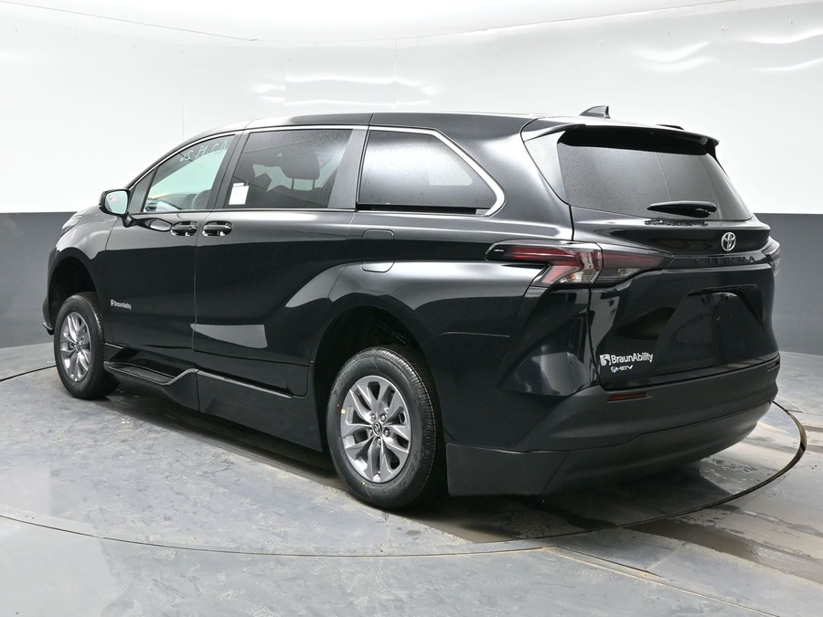 Black Toyota Sienna image number 4