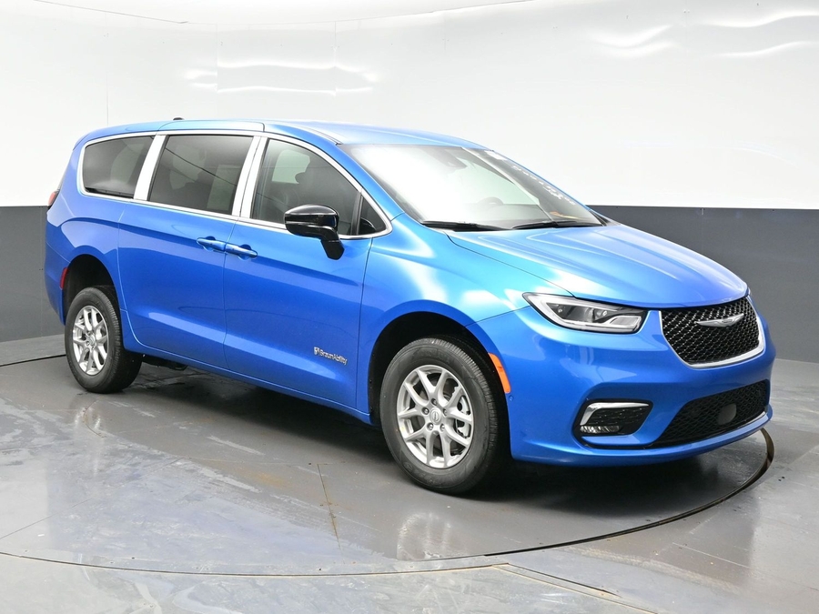 Blue Chrysler Pacifica image number 11