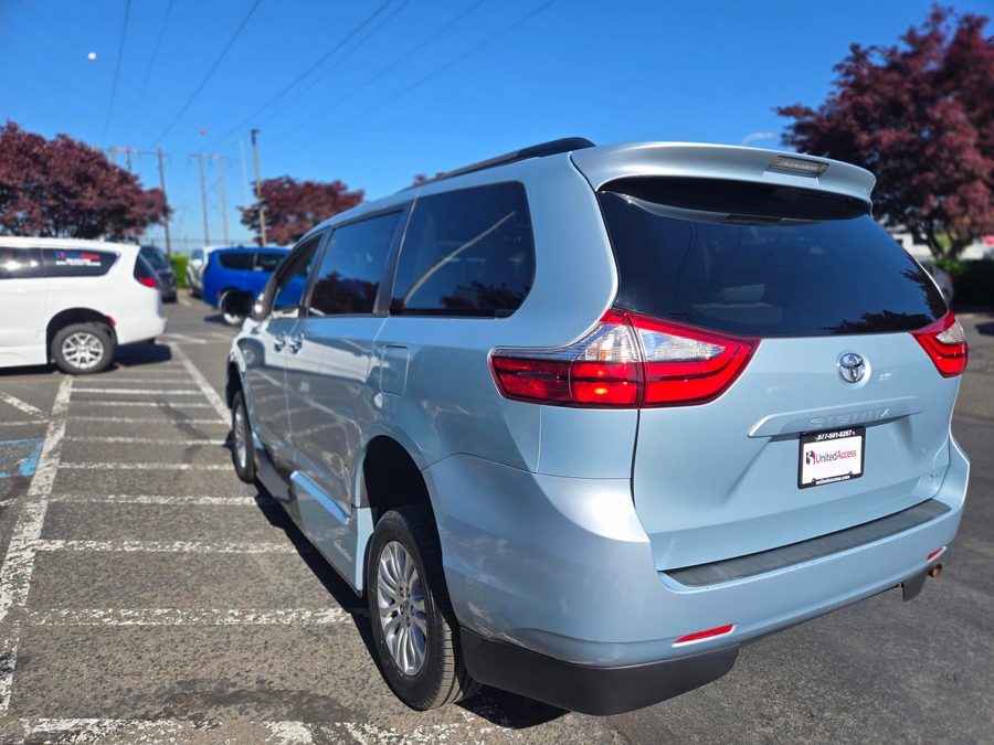 Used 2015 Toyota Sienna XLE - VMI Side Entry Entry In Floor Automatic Ramp