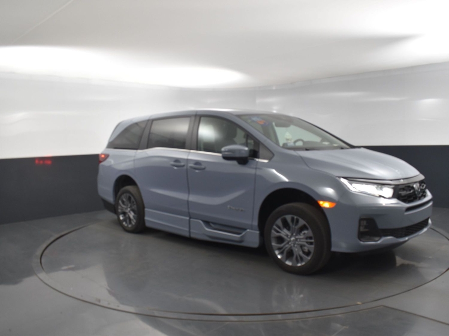 New 2025 Honda Odyssey Touring - BraunAbility Side Entry Entry In Floor Automatic Ramp