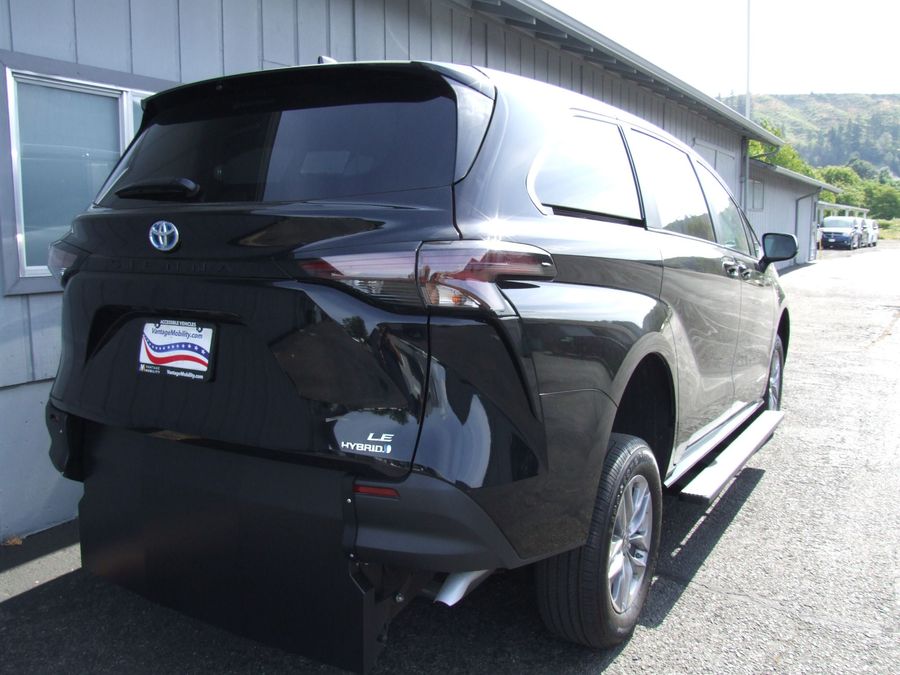 New 2024 Toyota Sienna Hybrid LE - Vantage Mobility Rear Entry Entry Fold Out Manual Ramp