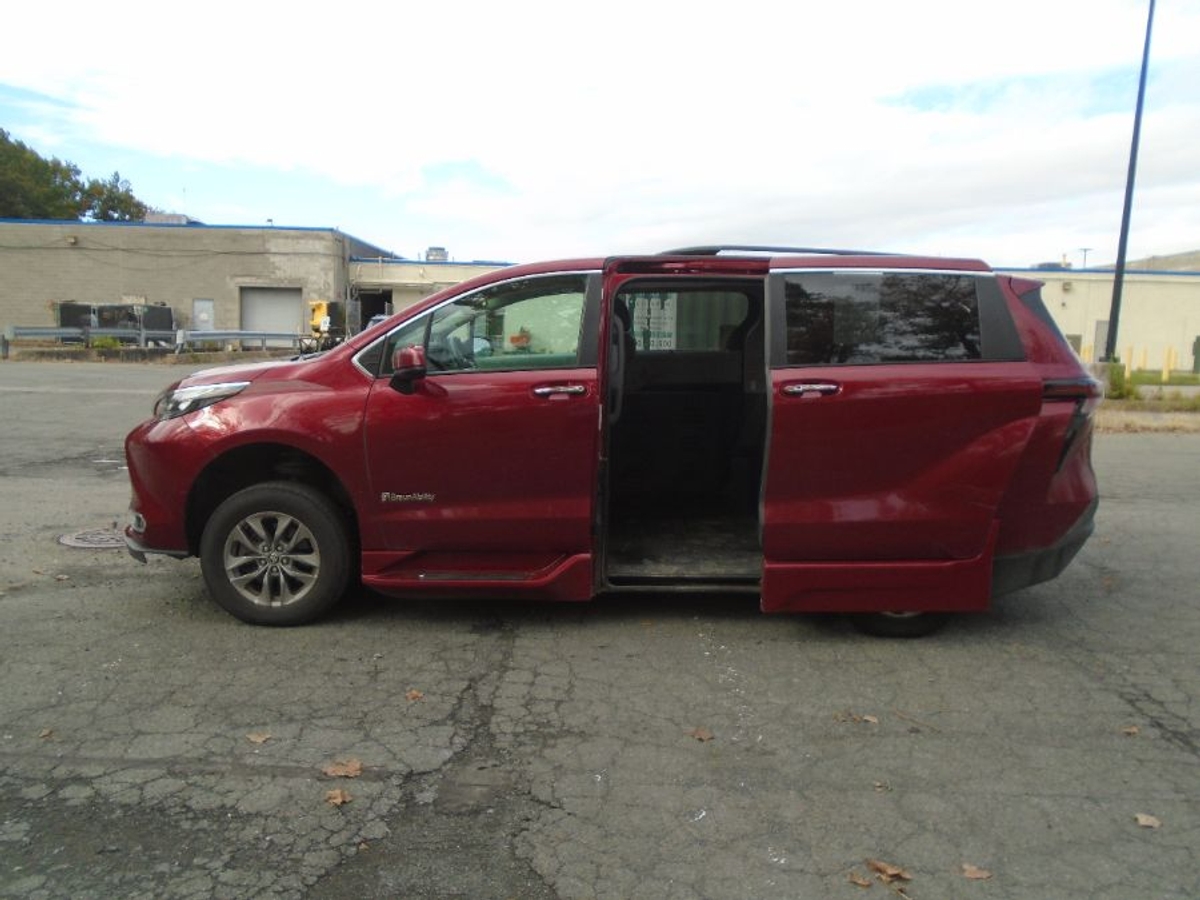 2024 TOYOTA SIENNA - Image 6