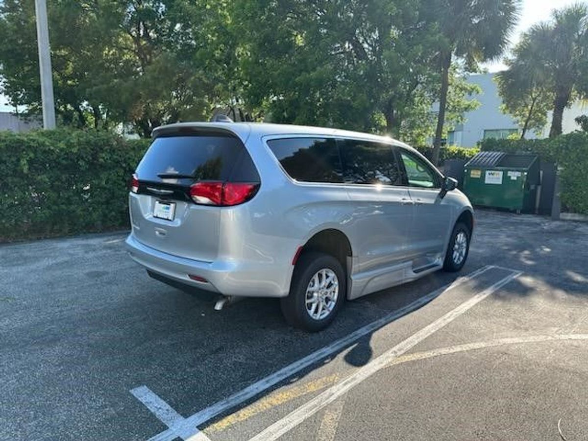 2023 CHRYSLER VOYAGER - Image 17