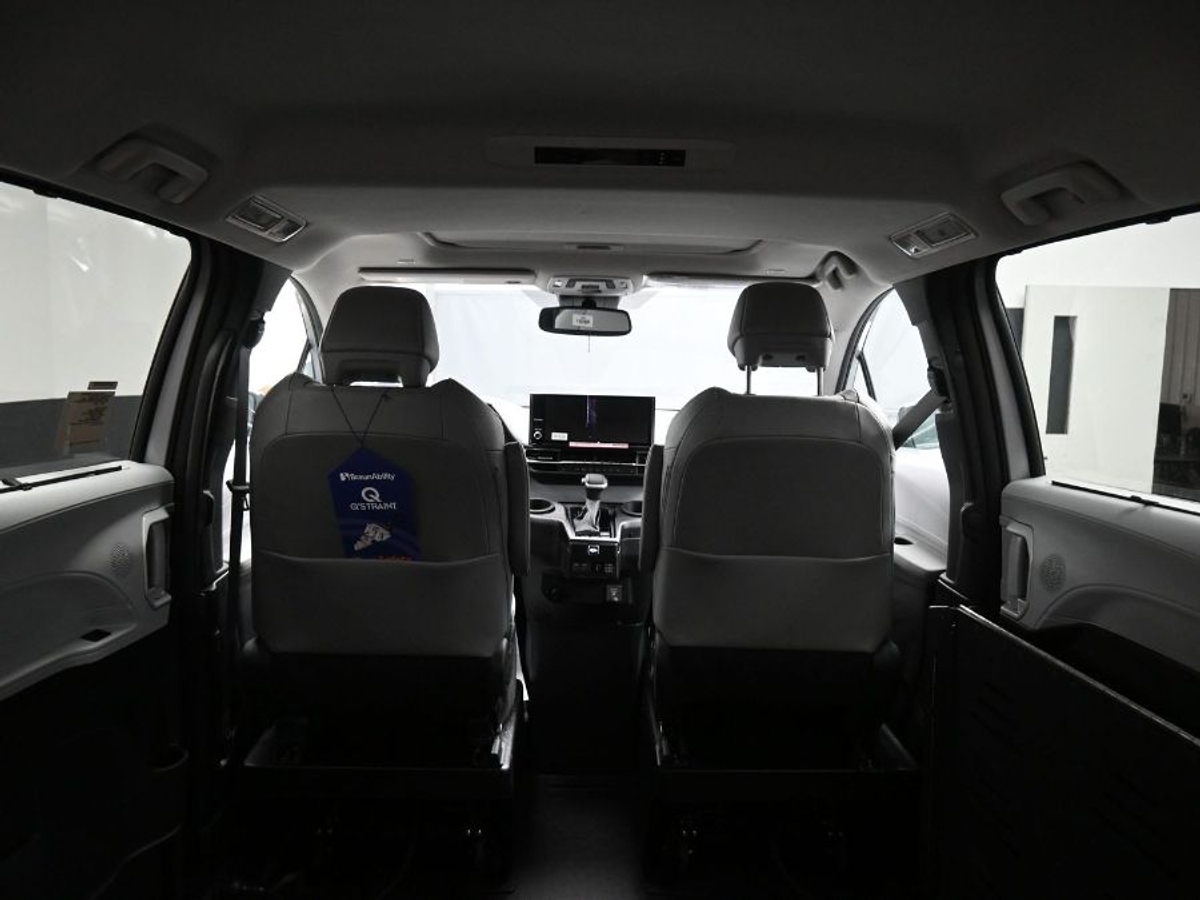 2025 TOYOTA SIENNA - Image 15