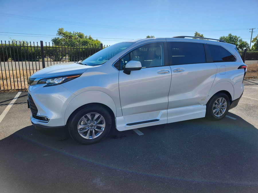 Used 2022 Toyota Sienna Hybrid XLE Plus - VMI Side Entry Entry In Floor Automatic Ramp